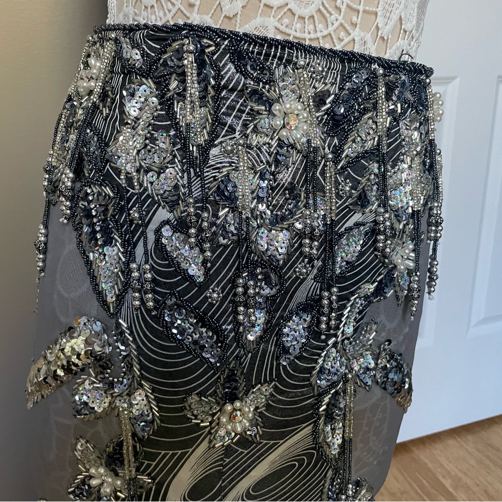 Silver metallic belly dance costume with asymmetrical sleeve - Picture 14 of 16